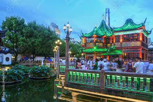 Canvas Print Huxinting teahouse, Yu Garden, Shanghai, China