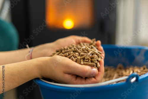 Pellets de madera (combustible para estufas de biomasa). photo