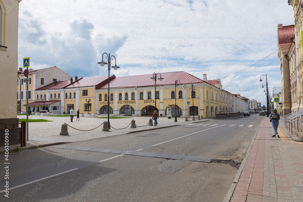 Naklejka premium view of the red square in Rybinsk, photo taken on a sunny summer day