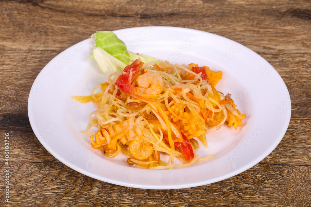 Thai salad with papaya and prawn