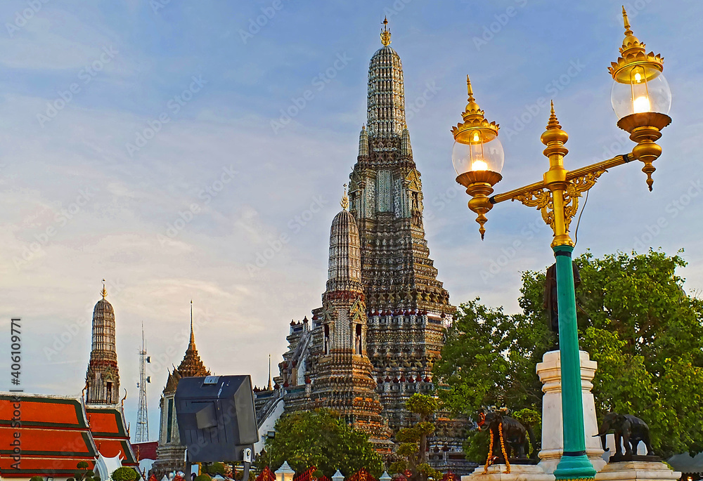 Obraz premium Phra Prang of Wat Arun Ratchawararam
