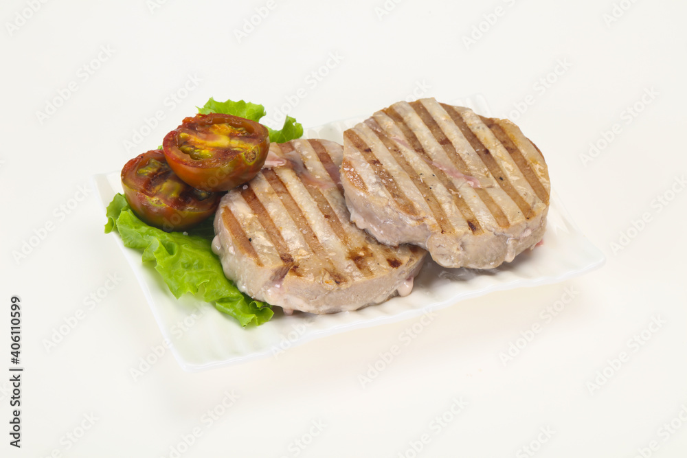 Grilled tuna steak with kumato