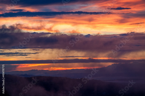 Wunderschöner Sonnenuntergang mit Dampfwolken © Andreas Schuepbach