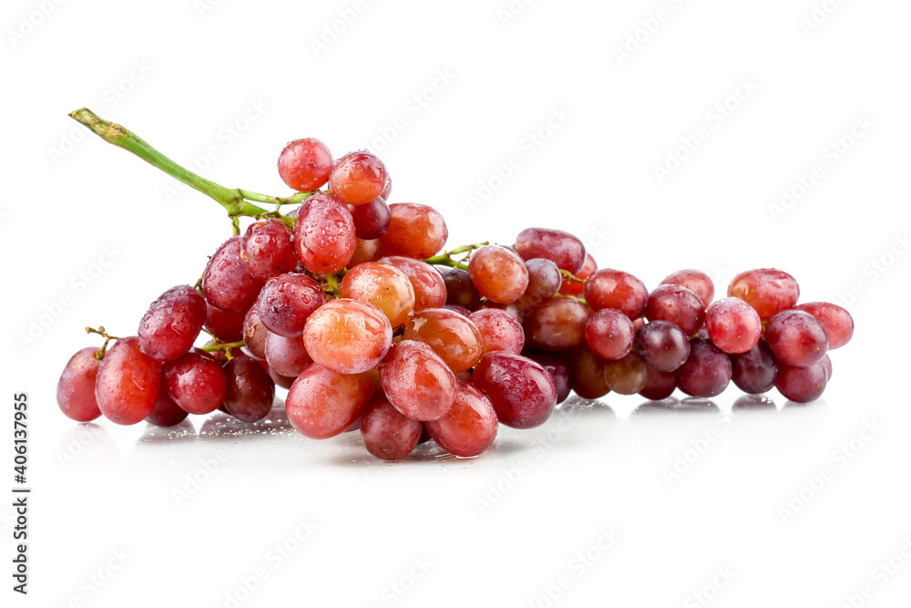Obraz premium bunch of ripe and juicy red grapes isolated on white background