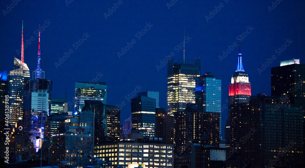 Evening skyline of Manhattan (seen from the Hudson River) with the Empire State Building - New York City, USA