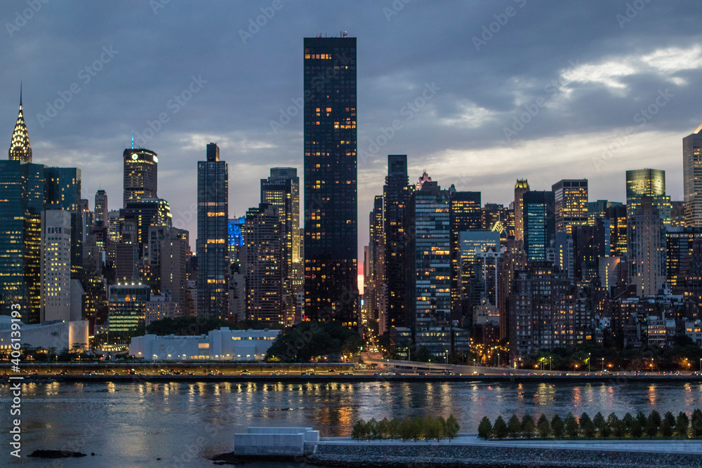 Fototapeta premium View at Manhattan from Long Island City during sunset in the Summertime, New York City, United States of America