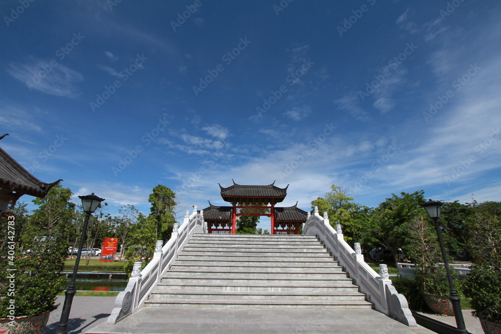 Fototapeta premium Suphanburi, Thailand - 4 September 2007: Chinatown at the Dragon Heaven Shrine in Suphanburi Province, Thailand.