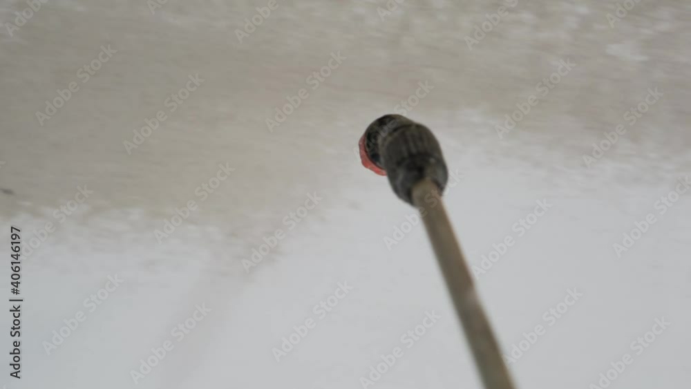 Priming the wall from a spray gun Priming the wall from a spray gun