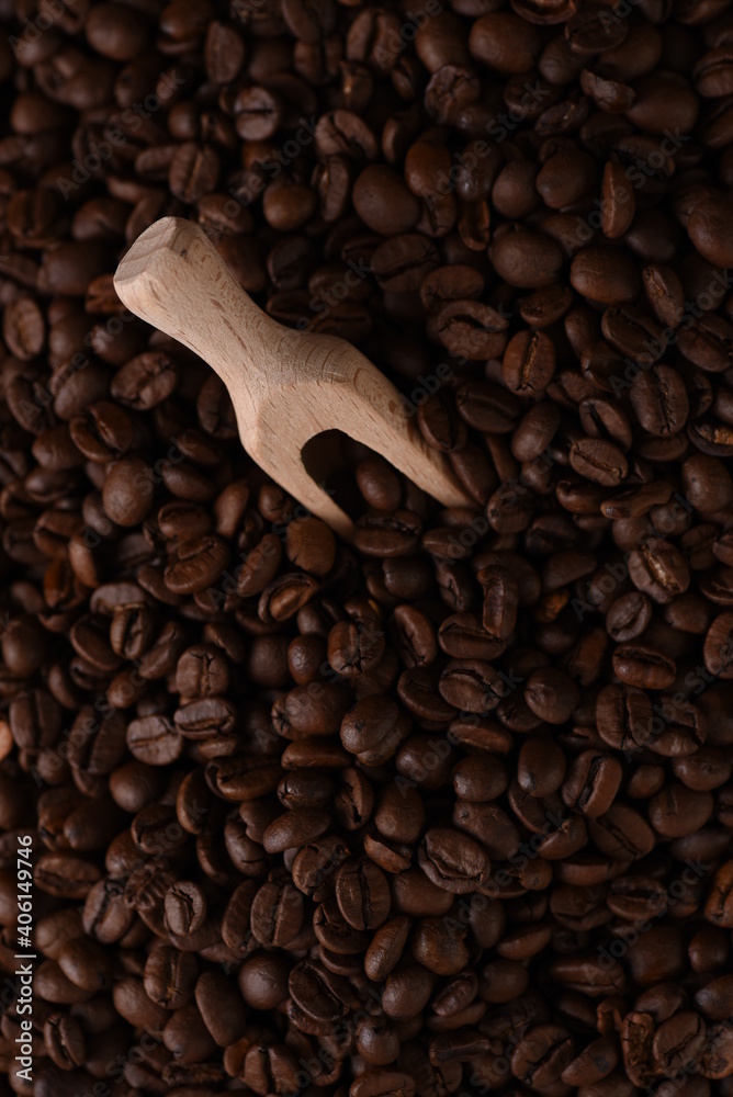 Fototapeta premium coffee beans on a spoon