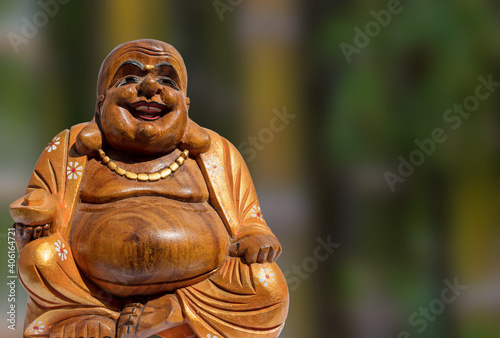 Estatueta de Buda em madeira
