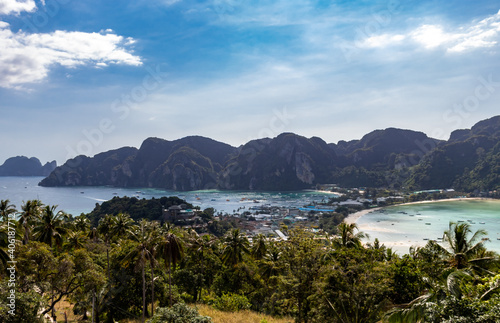 Isthme urbanisé à Ko Phi Phi, Thaïlande 