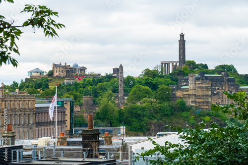 Blick auf den Calton hill in Edinburgh photo