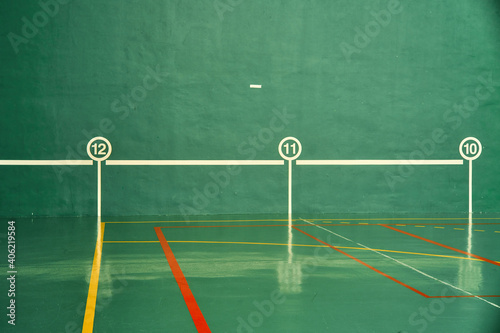Φωτογραφία court covered to play hand ball
