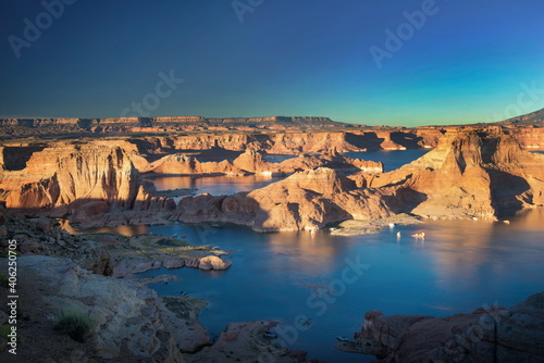 Mesas of Lake Powell from Altrom Point