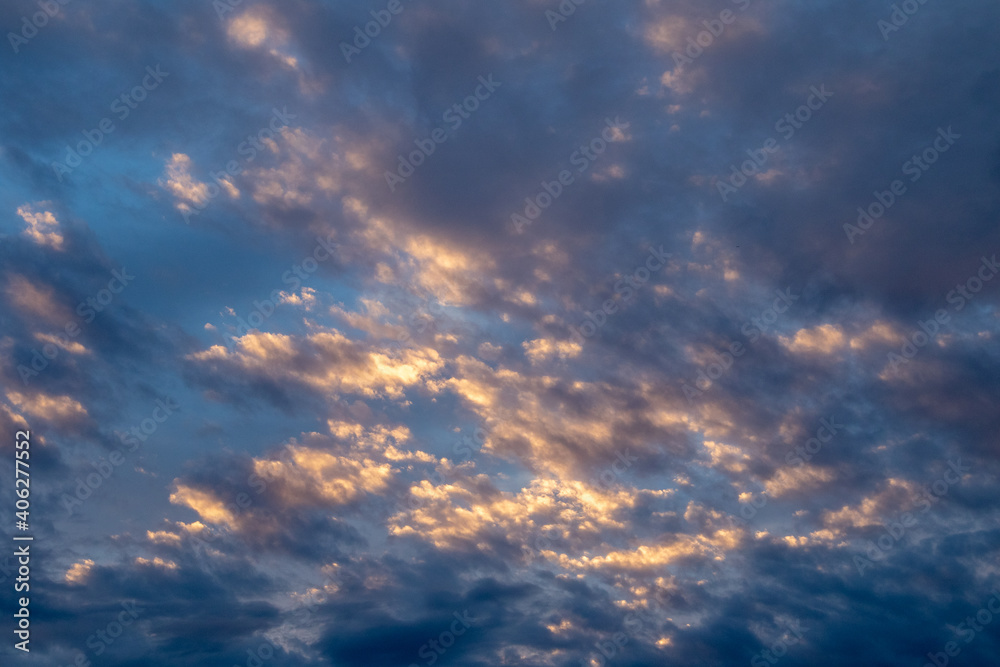 Fototapeta premium Sunset Reflecting in Big Sky Clouds