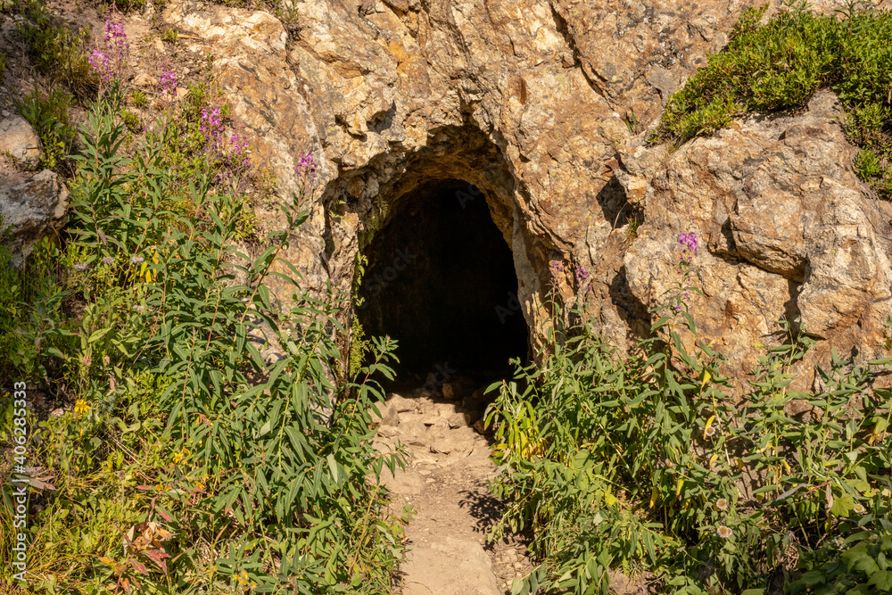 Entrance to Small Cave Below Windsor Lake