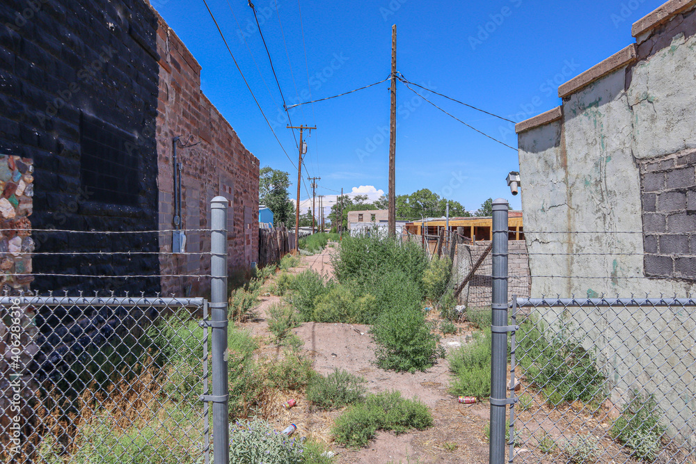 Fototapeta premium Perspective Shot Of An Alley in Holbrook Arizona