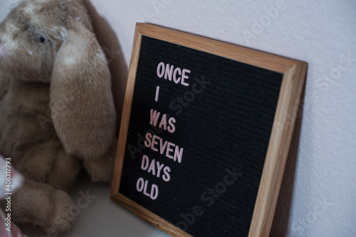 baby sign for seven days old