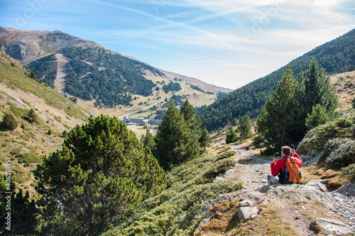 Valle de Núria. Pirineo catalán. Paisaje de alta montaña y ruta de senderismo hasta el pico Puigmal