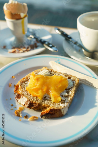 Quadro su tela toast with butter and orange jam