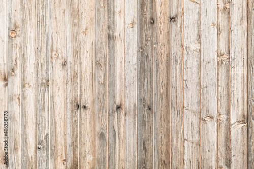 Helle, braune natürliche Holztextur. Holzbretter mit Nägeln als Hintergrund. Raue Beschaffenheit von Materialien. © Nadine