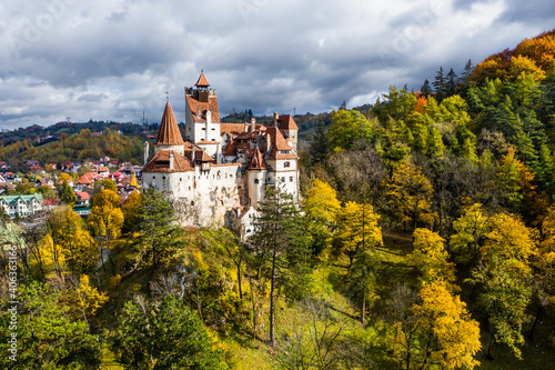 Obraz na płótnie Brasov, Transylvania. Romania. The medieval Castle of Bran, known for the myth of Dracula. w salonie