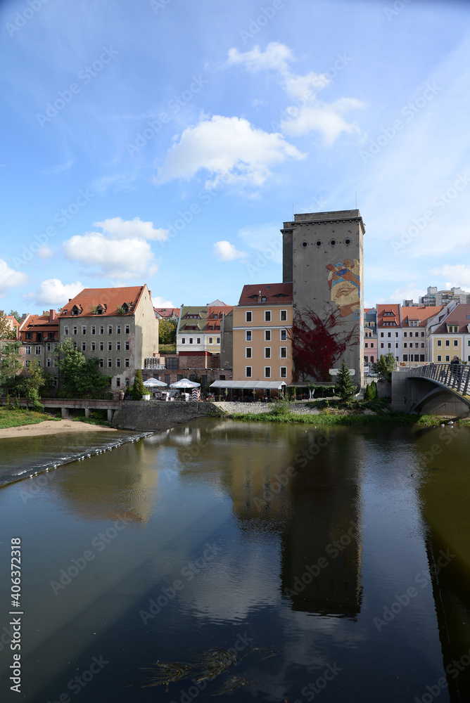 Blick von Görlitz über die Neisse zur Dreiradenmühle in Zgorzelec