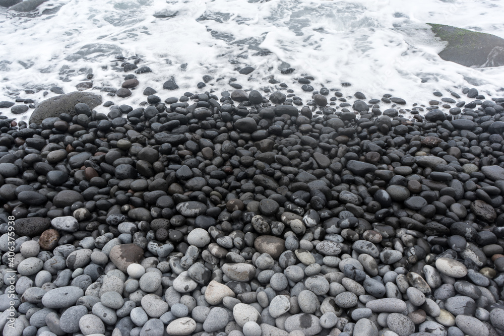 Stone beach, waves come in Stone beach, waves come in