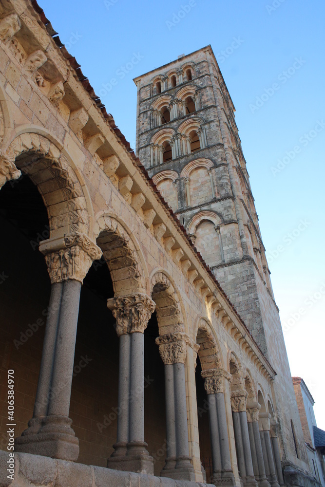 Atrio y torre de la Iglesia de San Vicente, Segovia
