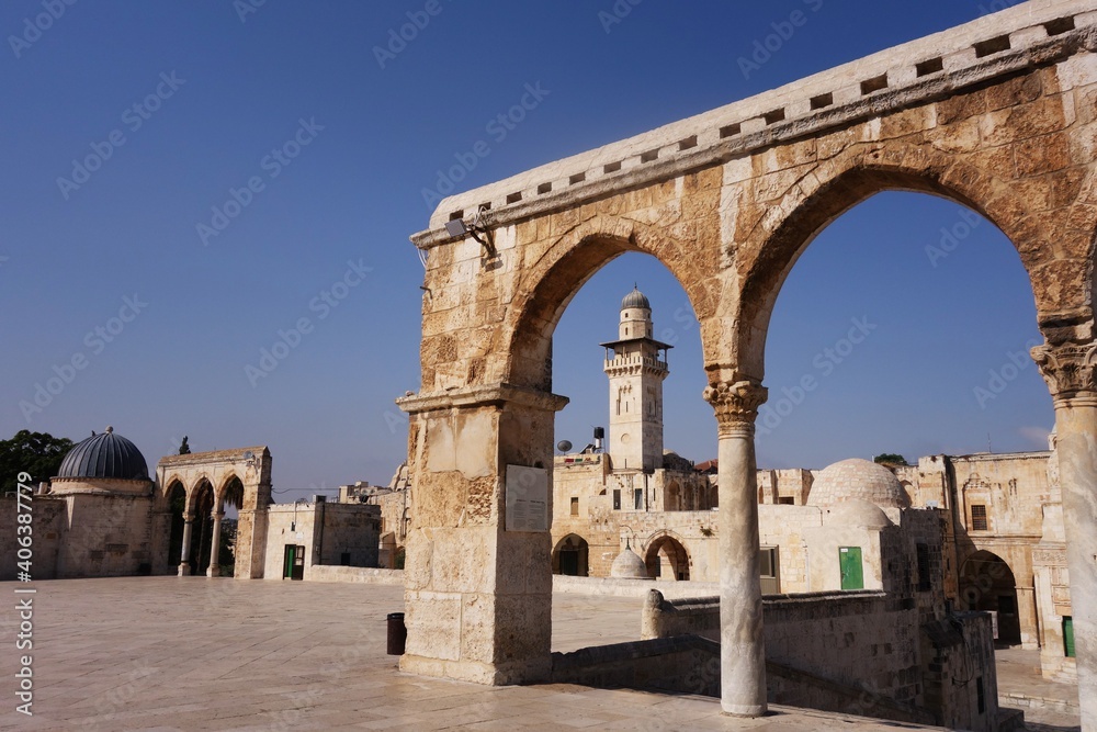 Arches and mosques of the old city