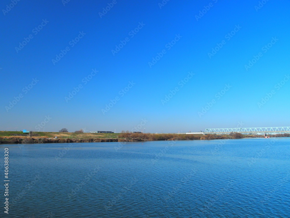 冬の朝の江戸川風景