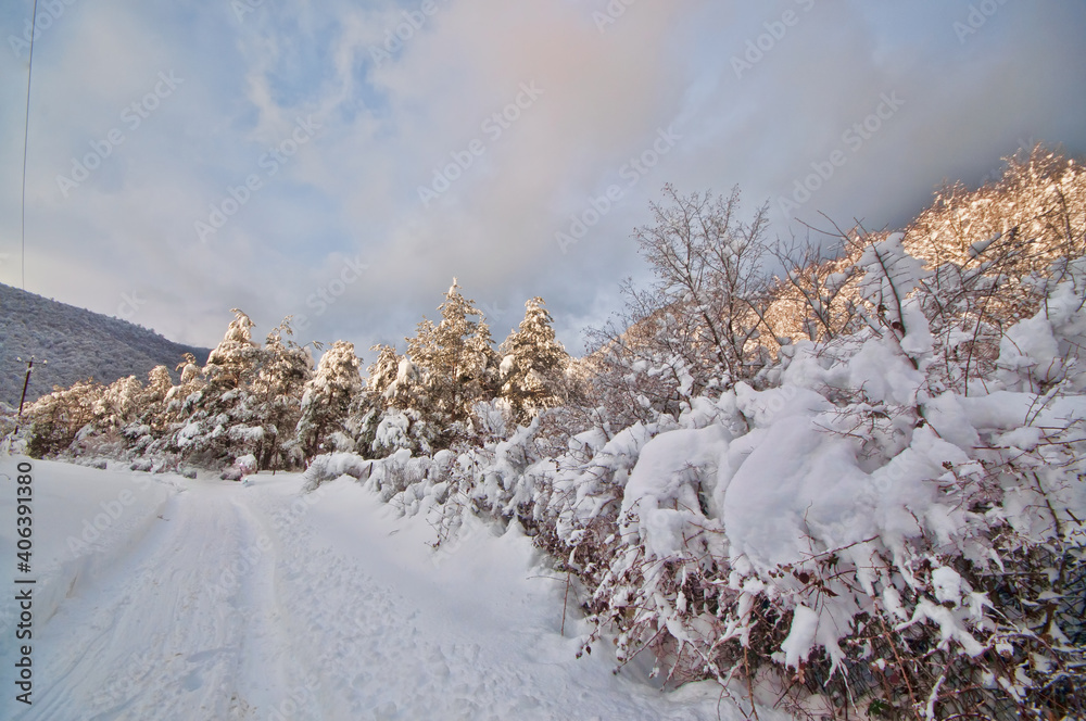 Obraz premium Majestic sunset in the winter mountains landscape. Dramatic sky. Azerbaijan nature.