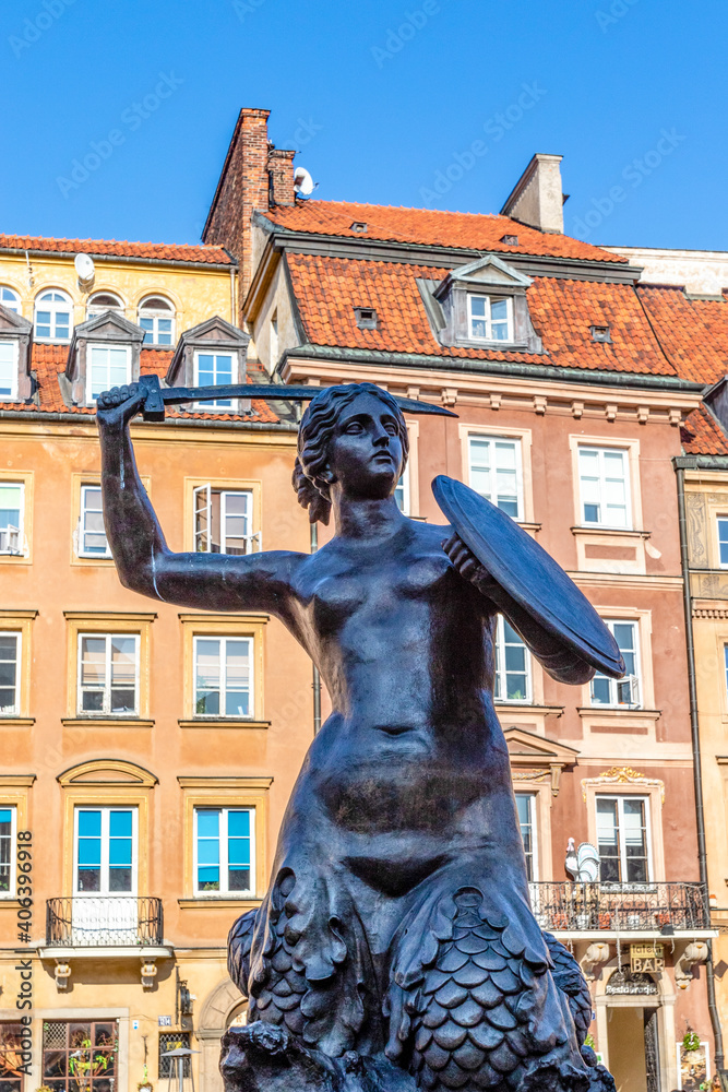 Fototapeta premium Warsaw mermaid statue in Stare Miasto (Warsaw Old Town), Warsaw, Poland - Europe
