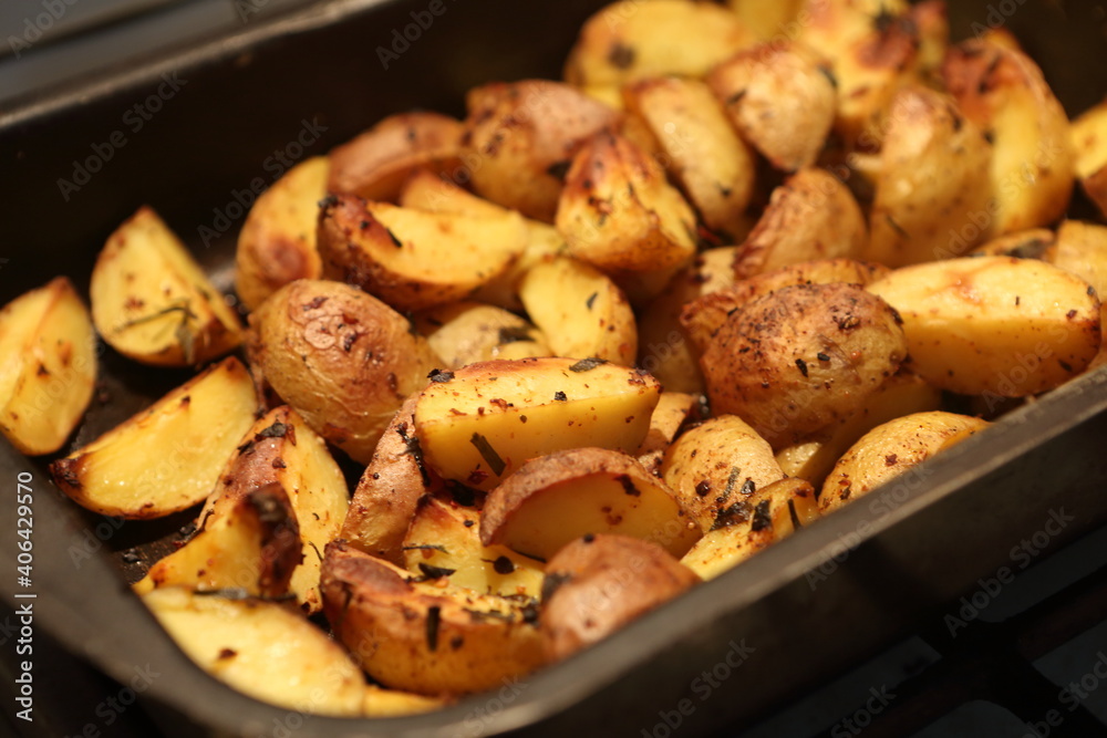 Baked potatoes with Provencal herbs