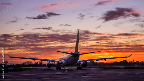 Dublin, Boeing 787 Dreamliner, Dublin Airport Unidentified Boeing employees continue work building a Boeing 787 jets	l