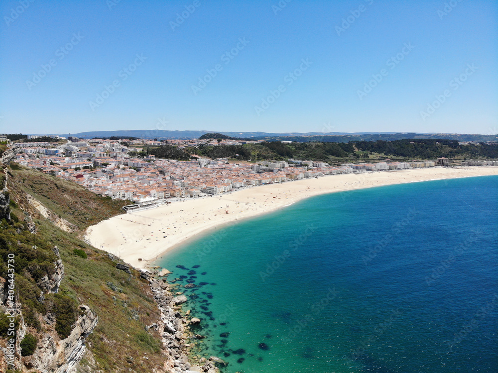 Der Strandort Nazaré in Portugal begeistert mit seinem milden Klima