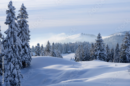 paysage alpin de montagne enneigé - Alpes Suisse © DOMINIQUE MARIOTTI