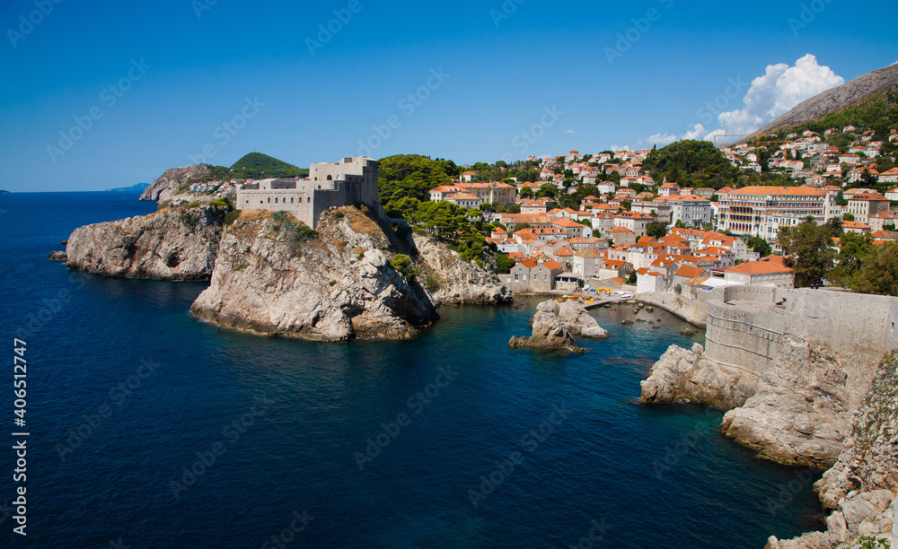Dubrovnik， the old city with red roofs．