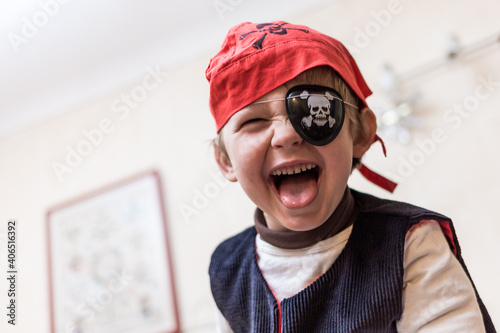 Konstfotografi petit garçon pirate