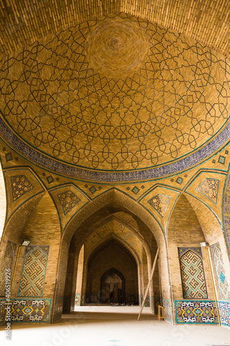 イラン エスファハーンのモスクの内装 