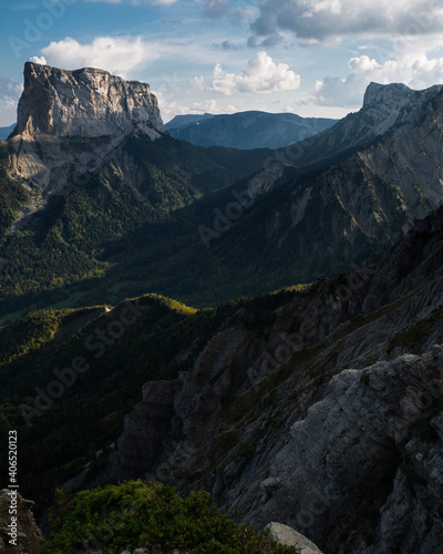 Fototapeta Naklejka Na Ścianę i Meble -  Le Mont Aiguille , montagne du vercors , France