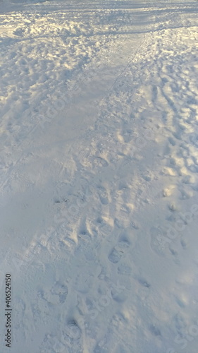 The texture of the snow cover in winter with traces