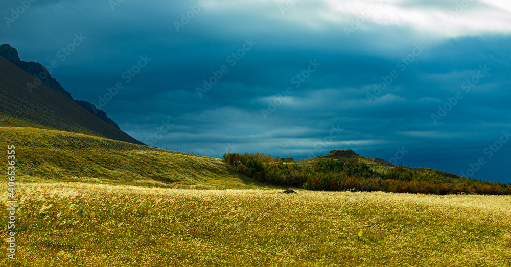 Fototapeta premium landscape with mountains and clouds in Iceland