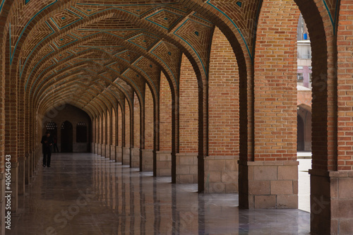 イラン タブリーズのブルーモスクの回廊 