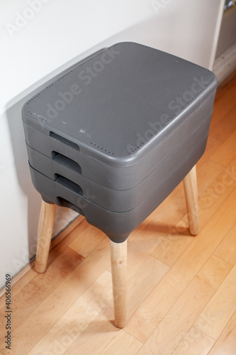 A sleek, modern looking indoor worm composter is the perfect solution for apartment living, and composting your household kitchen waste! This 3 tier worm farm will product worm castings and 