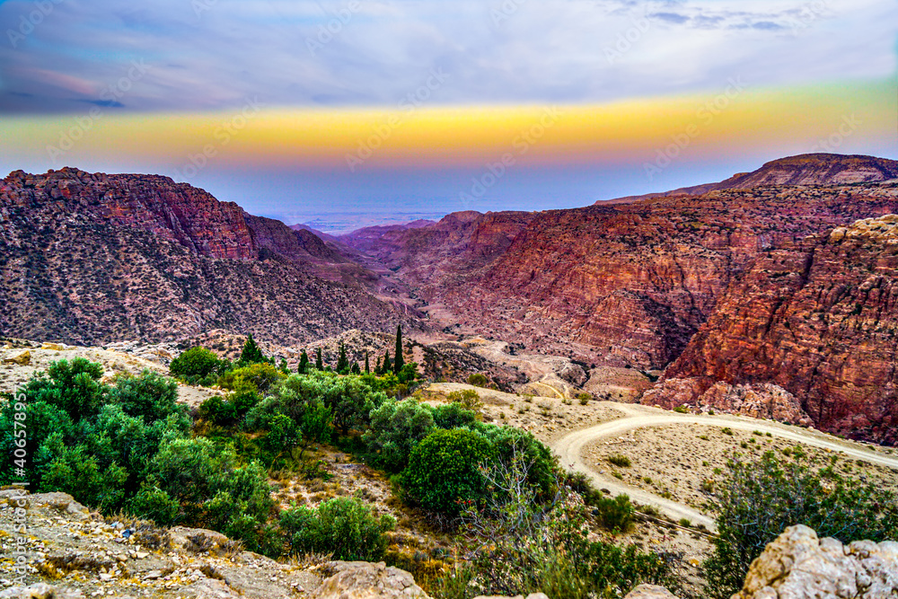 Obraz premium Jordan, beautiful sunrise over the canyon of the Dana Biosphere Reserve. 
