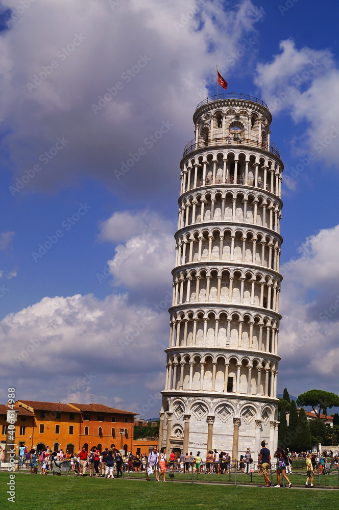 Leaning Tower of Pisa in Miracles squarei, Tuscany, Italy