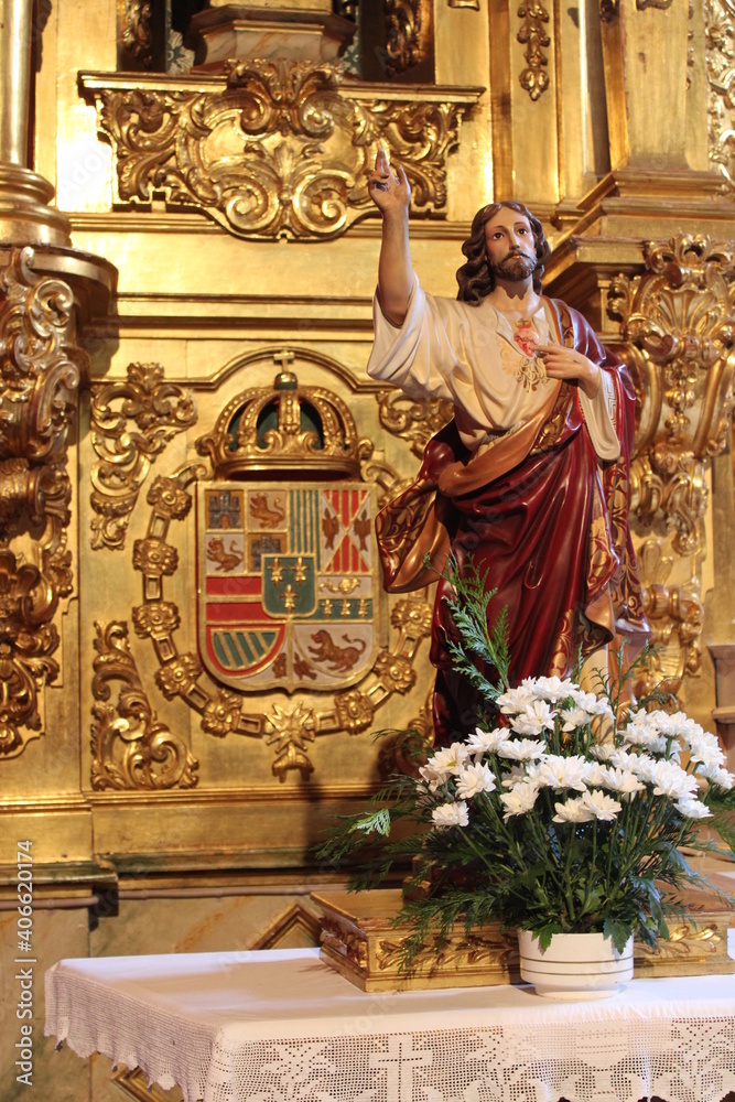 Cristo y escudo del rey Felipe V de España