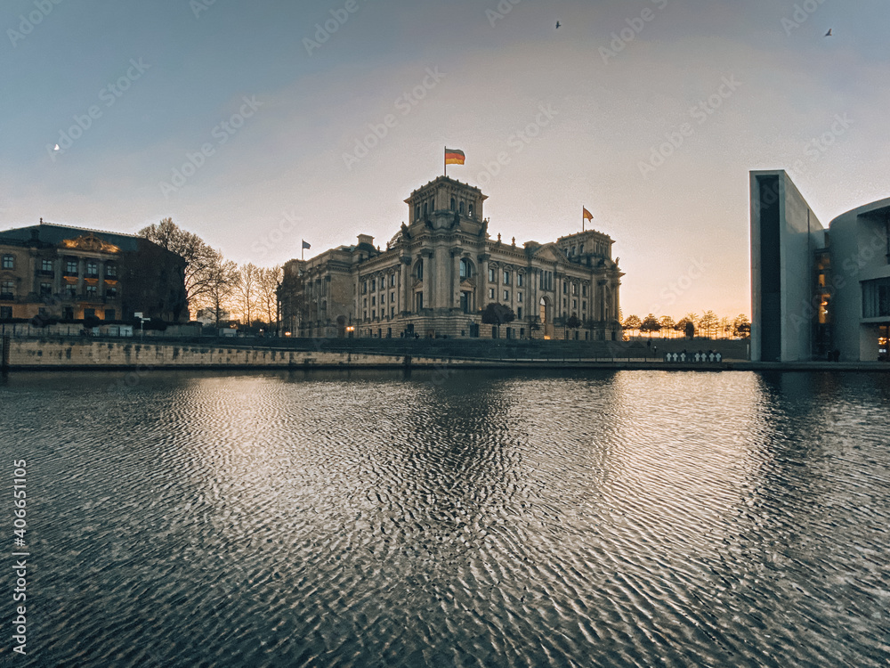 Scoprire Berlino attraverso l'urban trekking. Passeggiate nella natura e nella cultura di una delle più grandi capitali europee. Vivi, scopri, cresci.