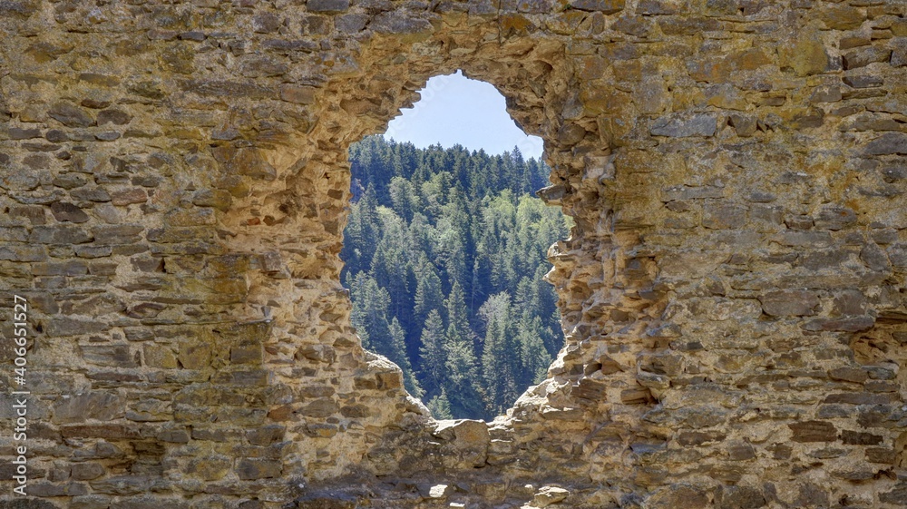 gorges de la Truyère et ruines du château d'Alleuze